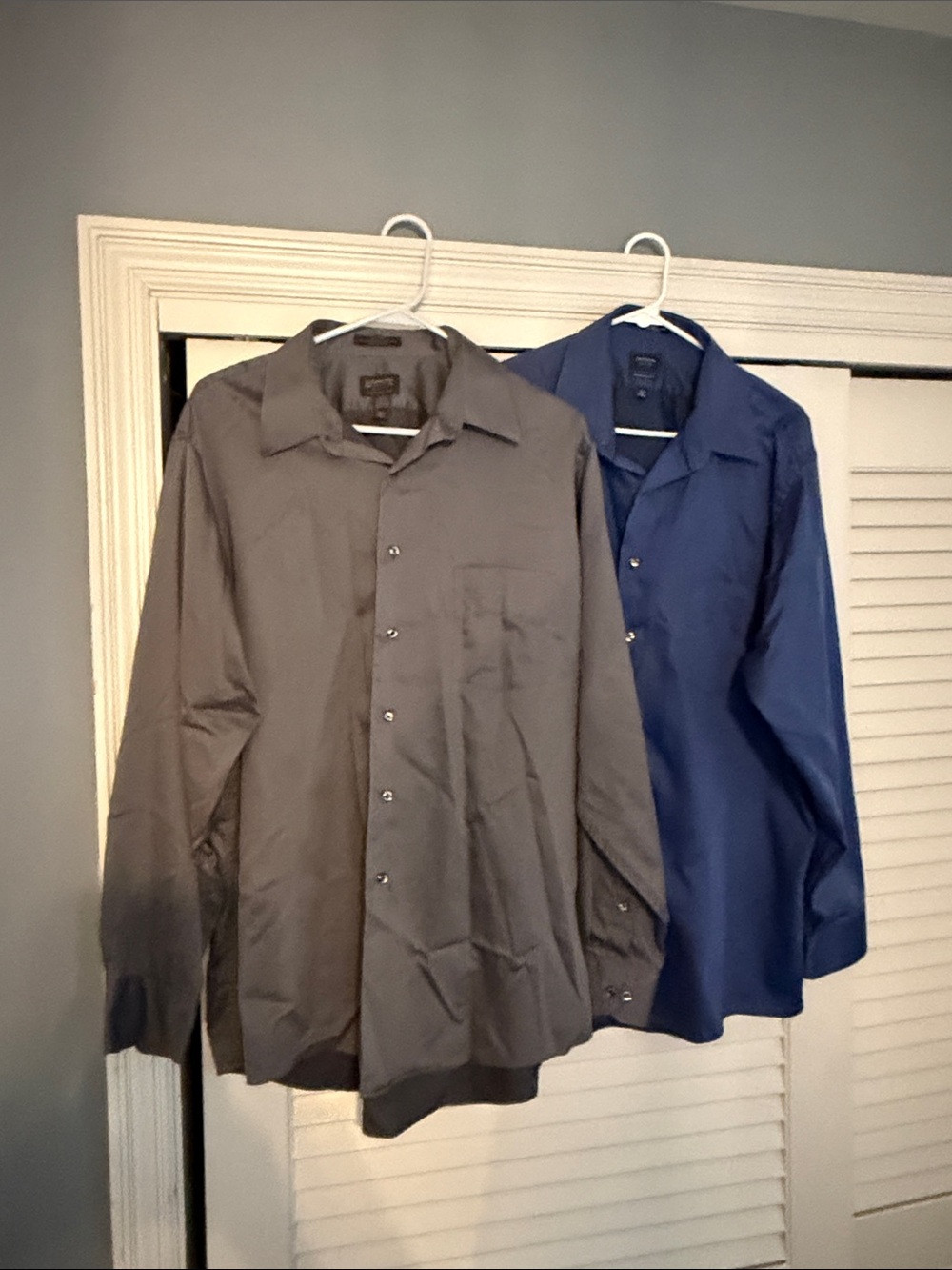2 Classic Fit Men’s Arrow Button-Up Shirt 17/34-35 Gray & Blue, great condition!